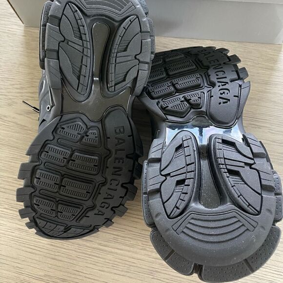 BALENCIAGA
Track logo-detailed mesh and rubber sneakers - Picture 7 of 10